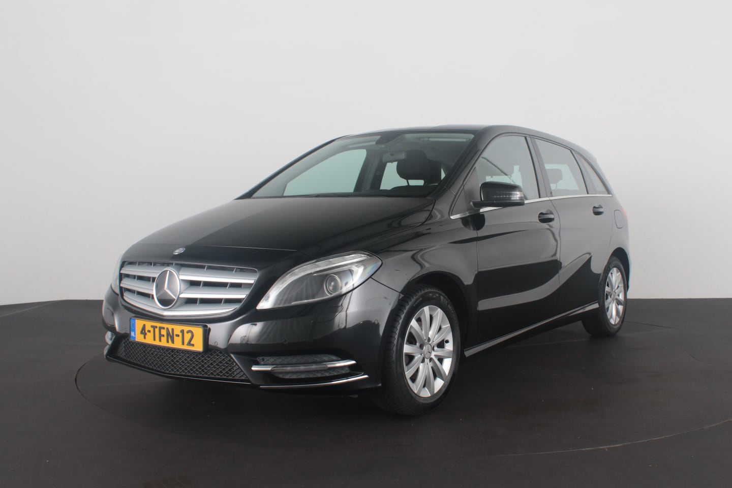 Mercedes-Benz B-klasse - 180 Ambition > 12 maanden BOVAG garantie/All season banden - AutoWereld.nl