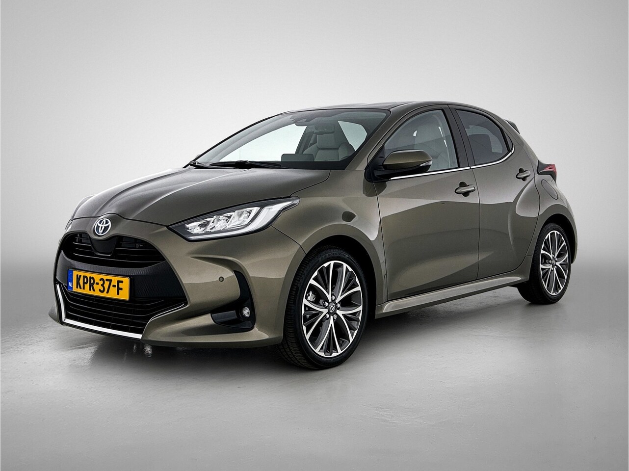 Toyota Yaris - 1.5 Hybrid Executive | Lichte kleur half lederen interieur | Head-Up Display | Dodehoek de - AutoWereld.nl