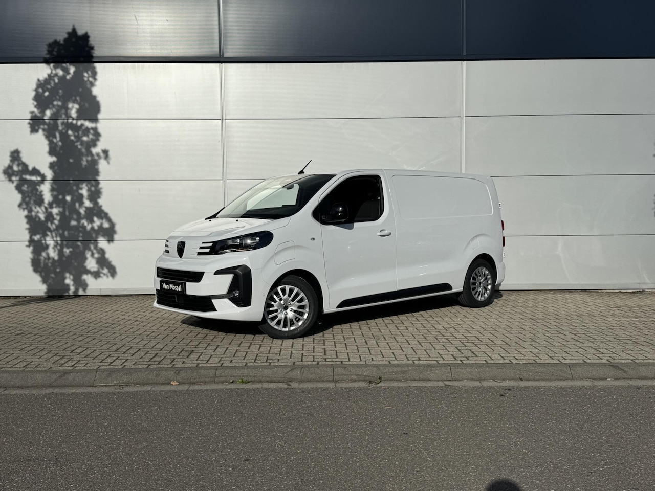 Peugeot e-Expert - EV L2 75 kWh | Exterieurpakket | Stoelverwarming | Camera | Apple Carplay/Android Auto - AutoWereld.nl