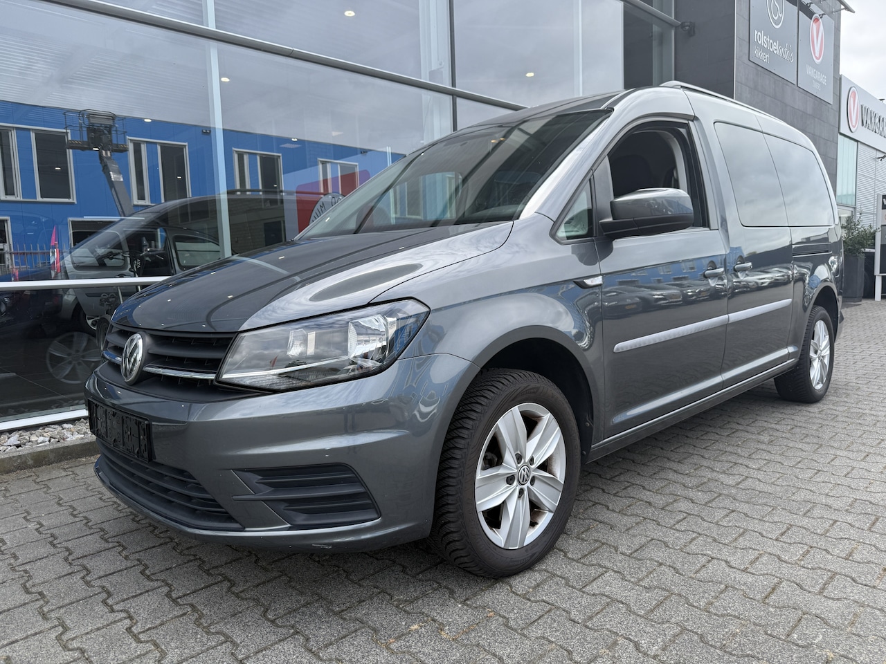 Volkswagen Caddy Maxi - 5+1 Rolstoelauto 1.4 TSI Comfortline (Zeer nette en rijk uitgeruste Caddy Maxi!) - AutoWereld.nl