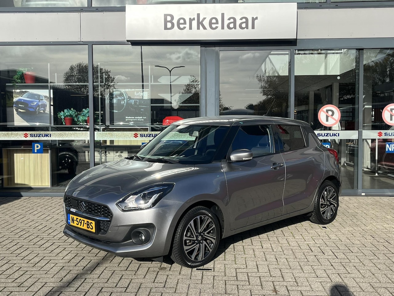 Suzuki Swift - 1.2 Style Smart Hybrid Automaat Style | Lage Km-Stand | All Season Banden | - AutoWereld.nl