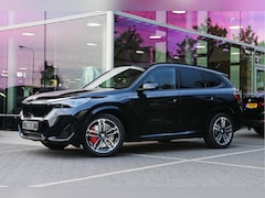 BMW X1 - xDrive25e M Sport Automaat / Panoramadak / Trekhaak / Sportstoelen / M Adaptief onderstel
