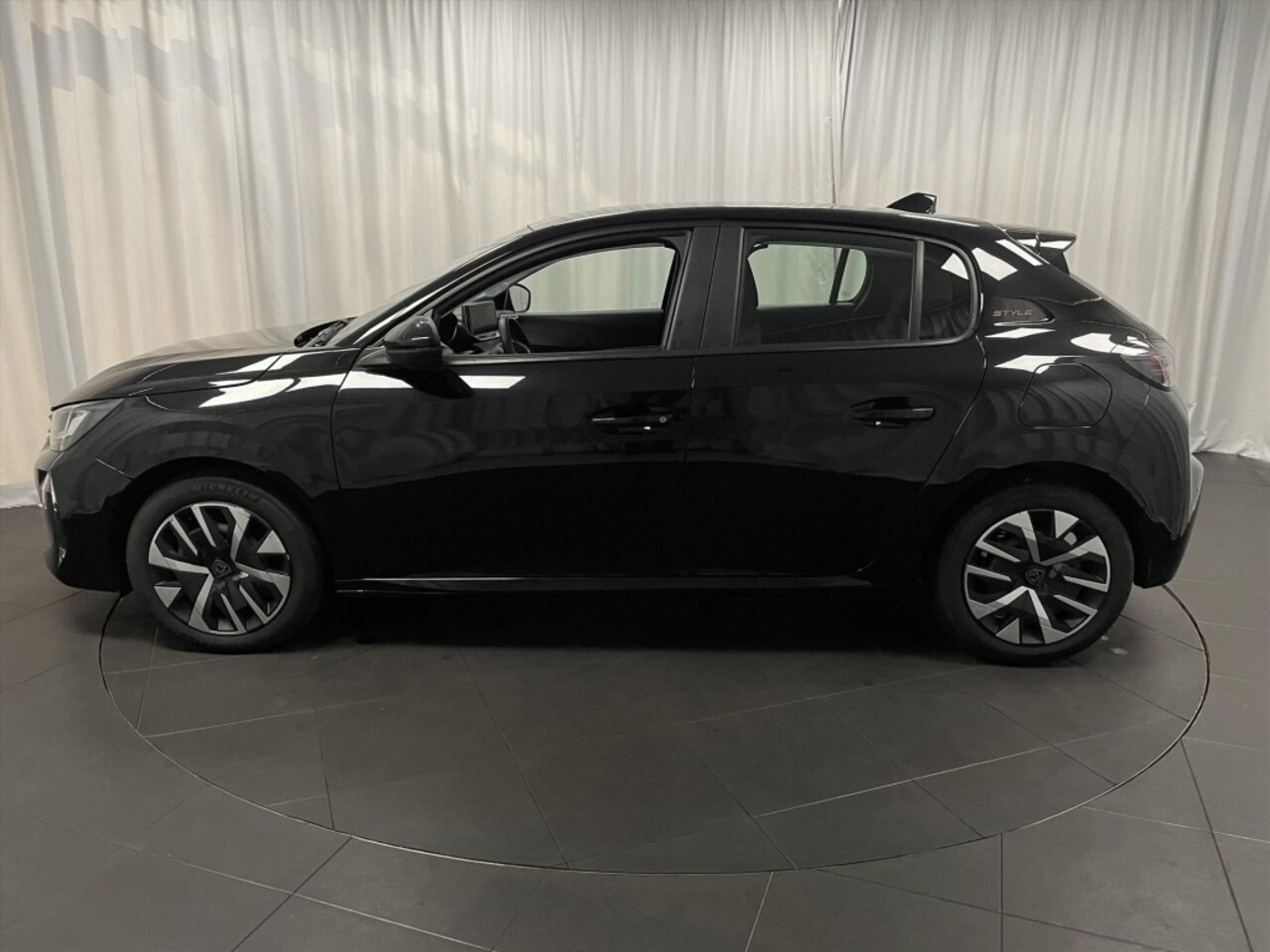 Peugeot 208 - STYLE 100pk Airco | Mirrorlink Navi | Cruise - AutoWereld.nl
