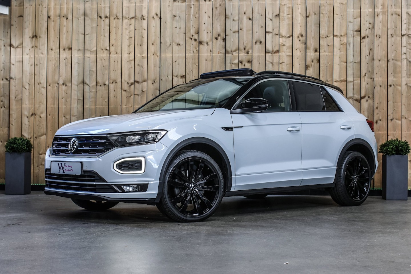 Volkswagen T-Roc - 2.0 TSI 4Motion R-Line *Pano*Beats*Camera*Trekhaak*Virtual*DSG* - AutoWereld.nl