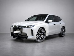 BMW iX - xDrive60 112 kWh | Comfort Access | Driving Assistant Professional | Glazen panoramadak Sk