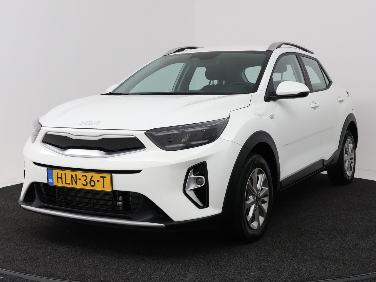 Kia Stonic - 1.0 T-GDi MHEV DynamicLine | Camera | Cruise Control | Apple Carplay/Android Auto | €750-i - AutoWereld.nl