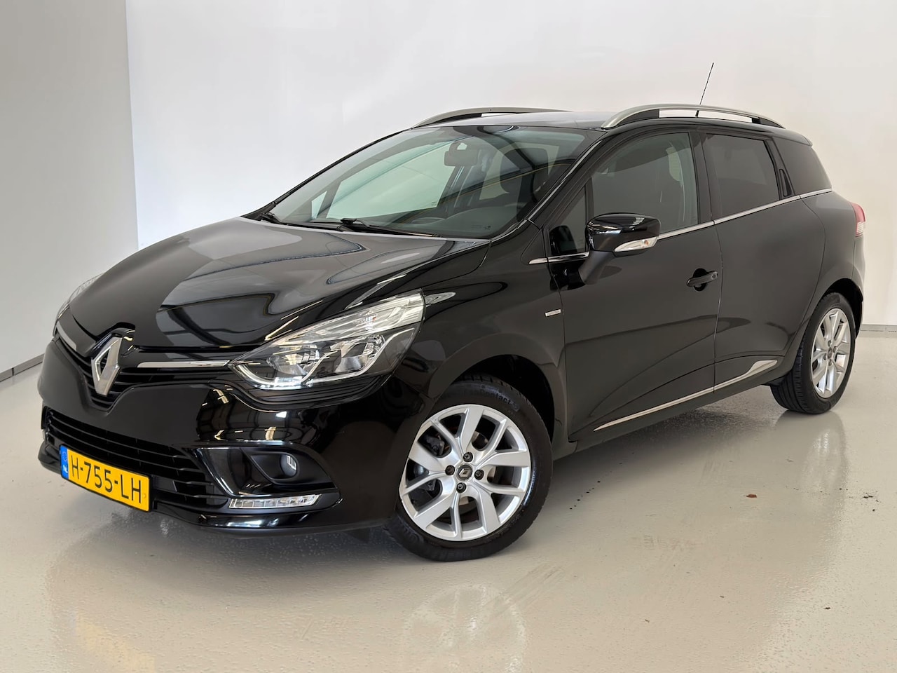Renault Clio Estate - 0.9 TCe Limited / NL-auto / Lage km - AutoWereld.nl
