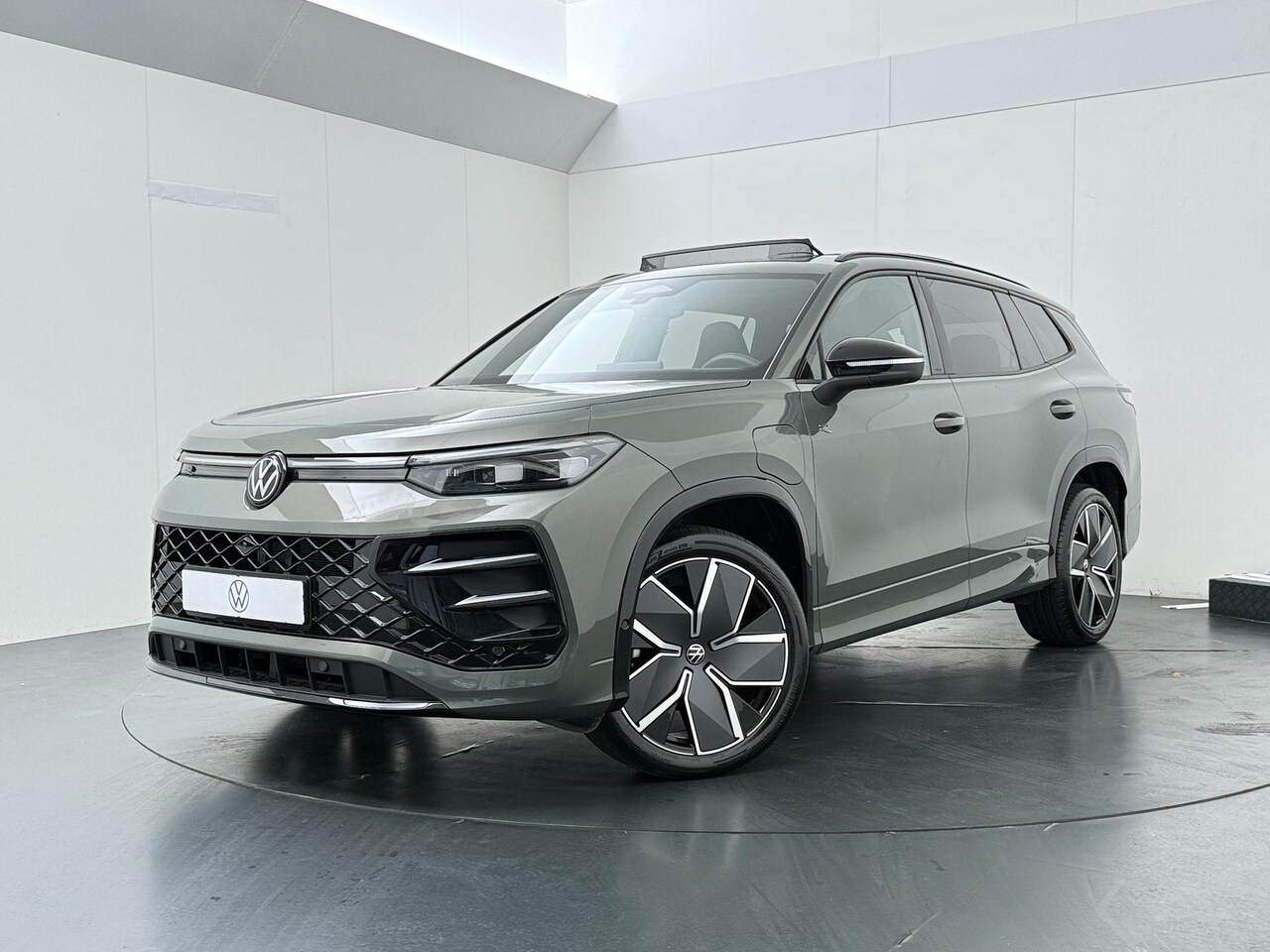 Volkswagen Tayron - 1.5 eHybrid R-Line Edition | 204 PK | SoH 98% | Trekhaak wegklapbaar | Adaptive Cruise Con - AutoWereld.nl