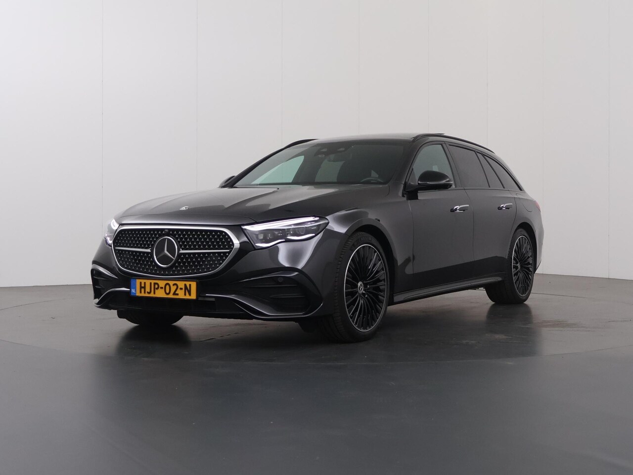 Mercedes-Benz E-klasse Estate - 300 e AMG Line | Night | Superscreen | Panoramadak | Head up display | Memory | Rijassiste - AutoWereld.nl