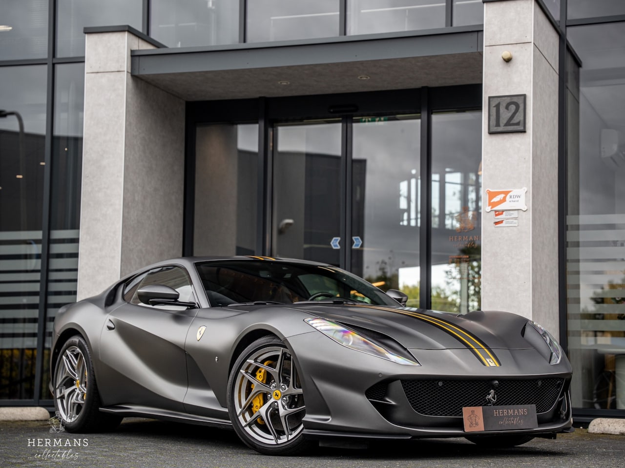 Ferrari 812 Superfast - 6.5 V12 HELE / Warranty / Lift / Matt PFF / Carbon / Alcantara / CarPlay / AFS2 - AutoWereld.nl