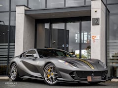 Ferrari 812 Superfast - 6.5 V12 HELE / Warranty / Lift / Matt PFF / Carbon / Alcantara / CarPlay / AFS2