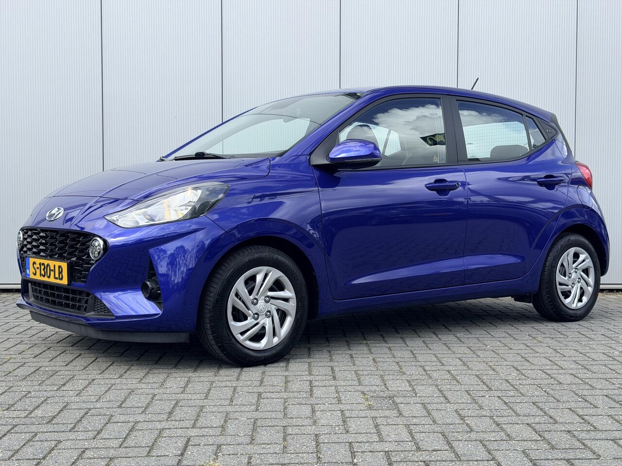 Hyundai i10 - 1.0 Comfort Smart / Navigatie / Achteruitrijcamera / Bluelink / Airco / Armsteun / Cruise - AutoWereld.nl