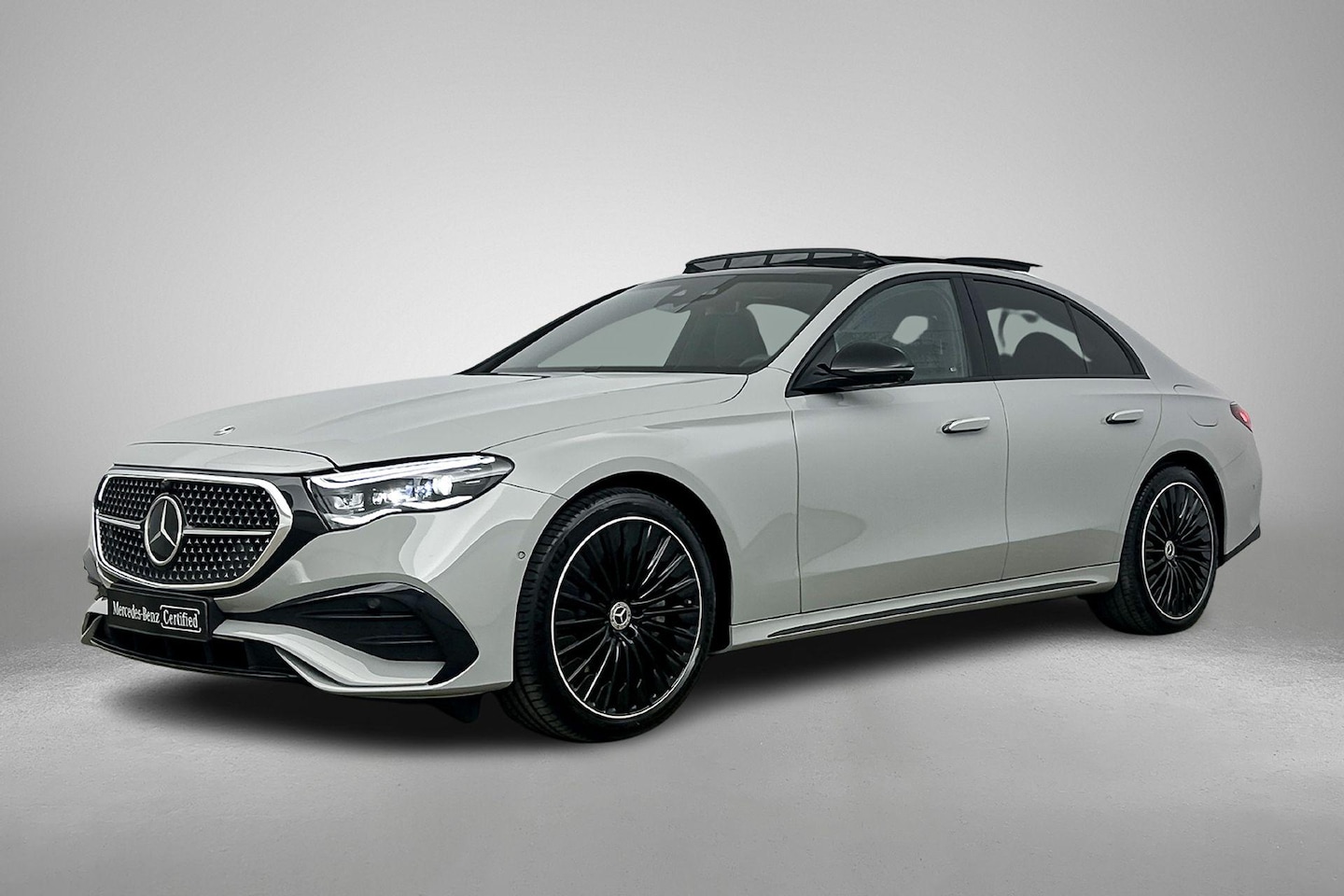 Mercedes-Benz E-klasse - E 300e Limousine Automaat AMG Line | Advanced Plus Pakket | Nightpakket | Winterpakket | A - AutoWereld.nl