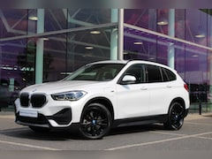 BMW X1 - xDrive25e High Executive Automaat / Panoramadak / Achteruitrijcamera / Comfort Access / LE