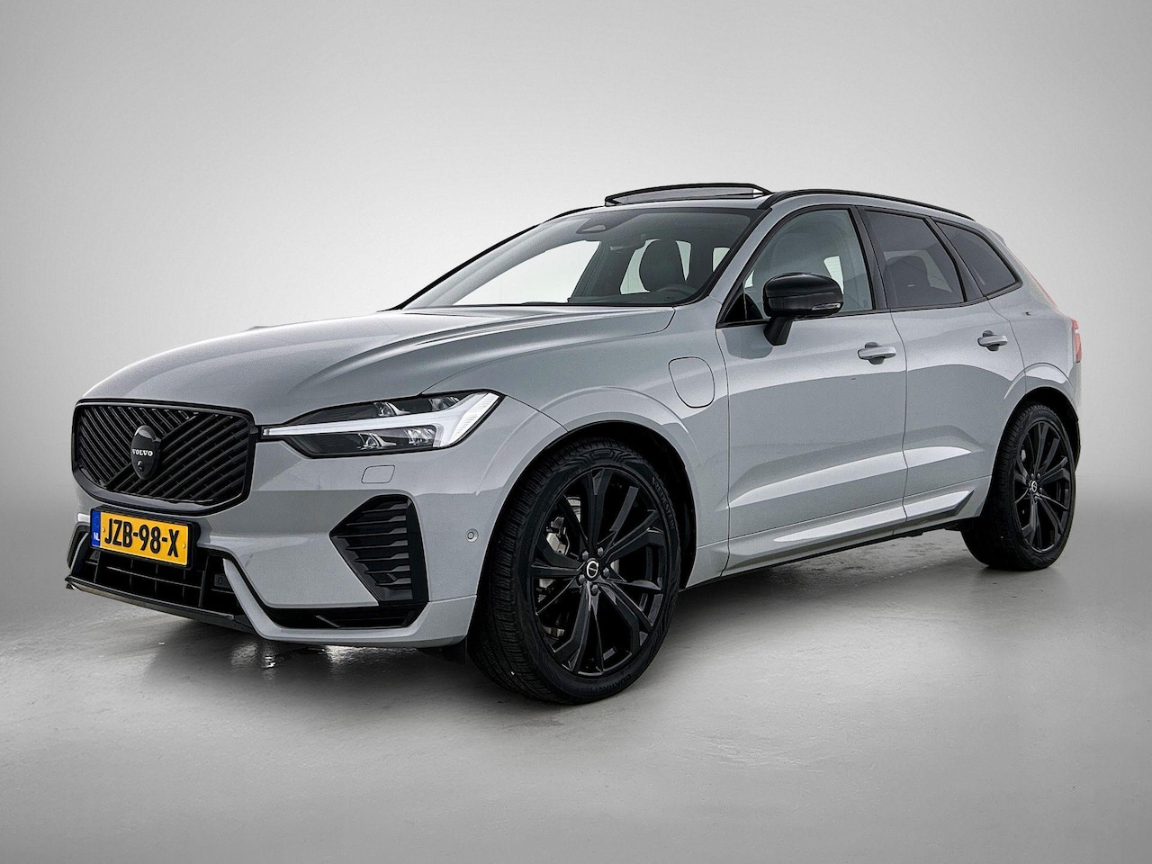 Volvo XC60 - 2.0 T6 Plug-in hybrid AWD Ultra Black Edition 100% SOH - AutoWereld.nl