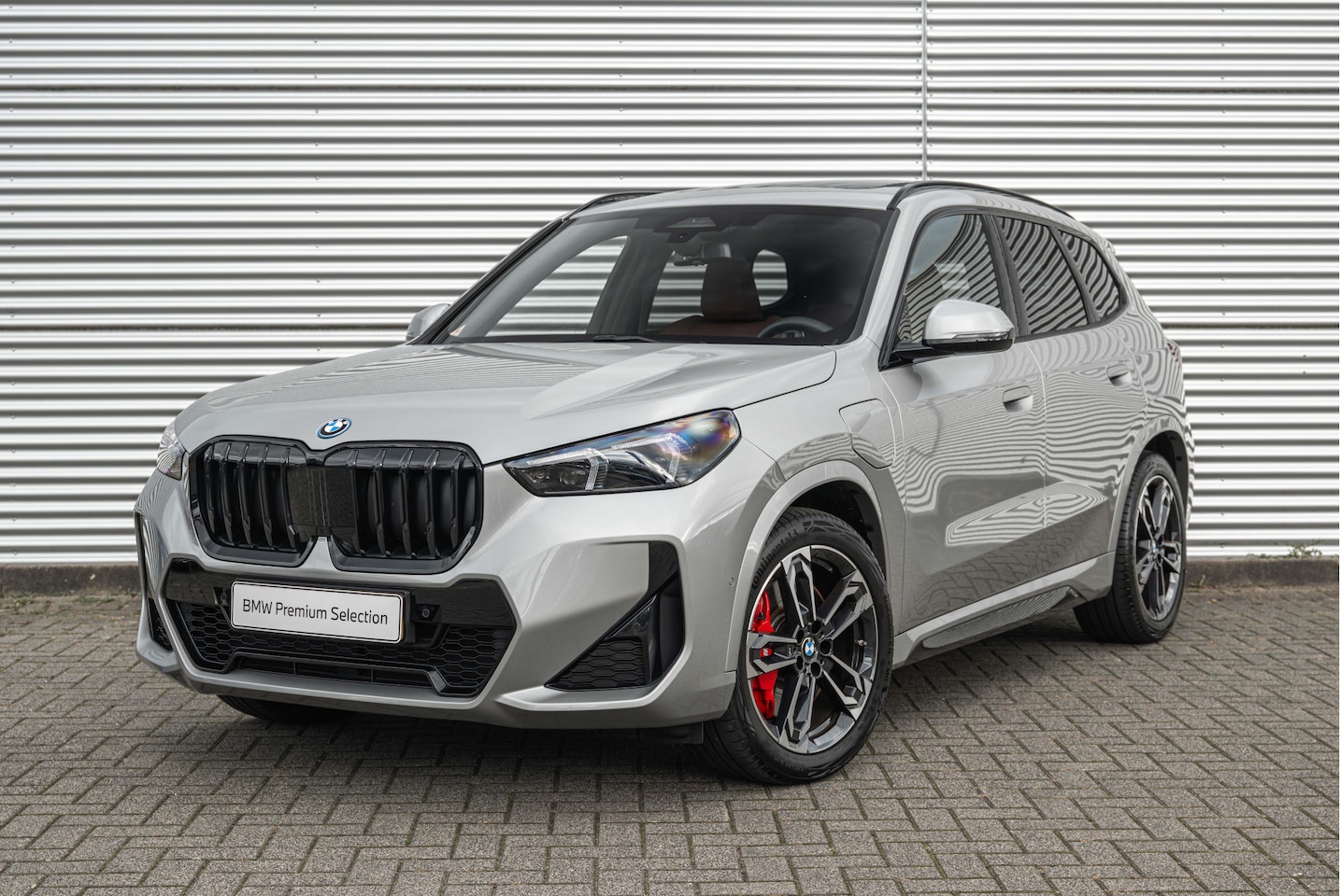 BMW X1 - xDrive25e M Sport Automaat / Panoramadak / Trekhaak / Sportstoelen / M Adaptief onderstel - AutoWereld.nl