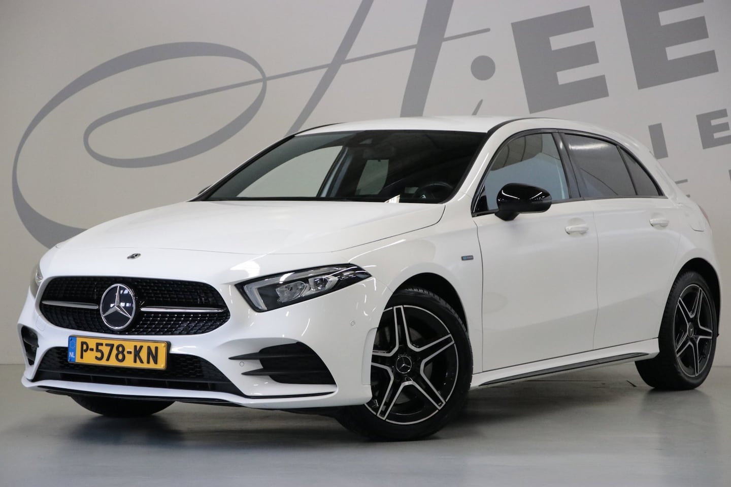 Mercedes-Benz A-klasse - 250 e AMG-Line/ Apple Carplay/ Sfeerverlichting/ Nightpakket - AutoWereld.nl
