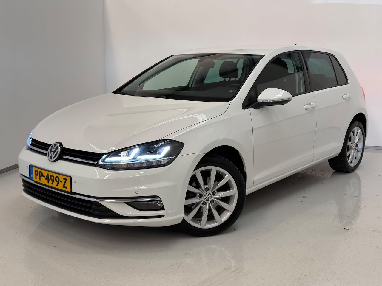 Volkswagen Golf - 1.0 TSI Highline / 2e eig. / NL-auto - AutoWereld.nl