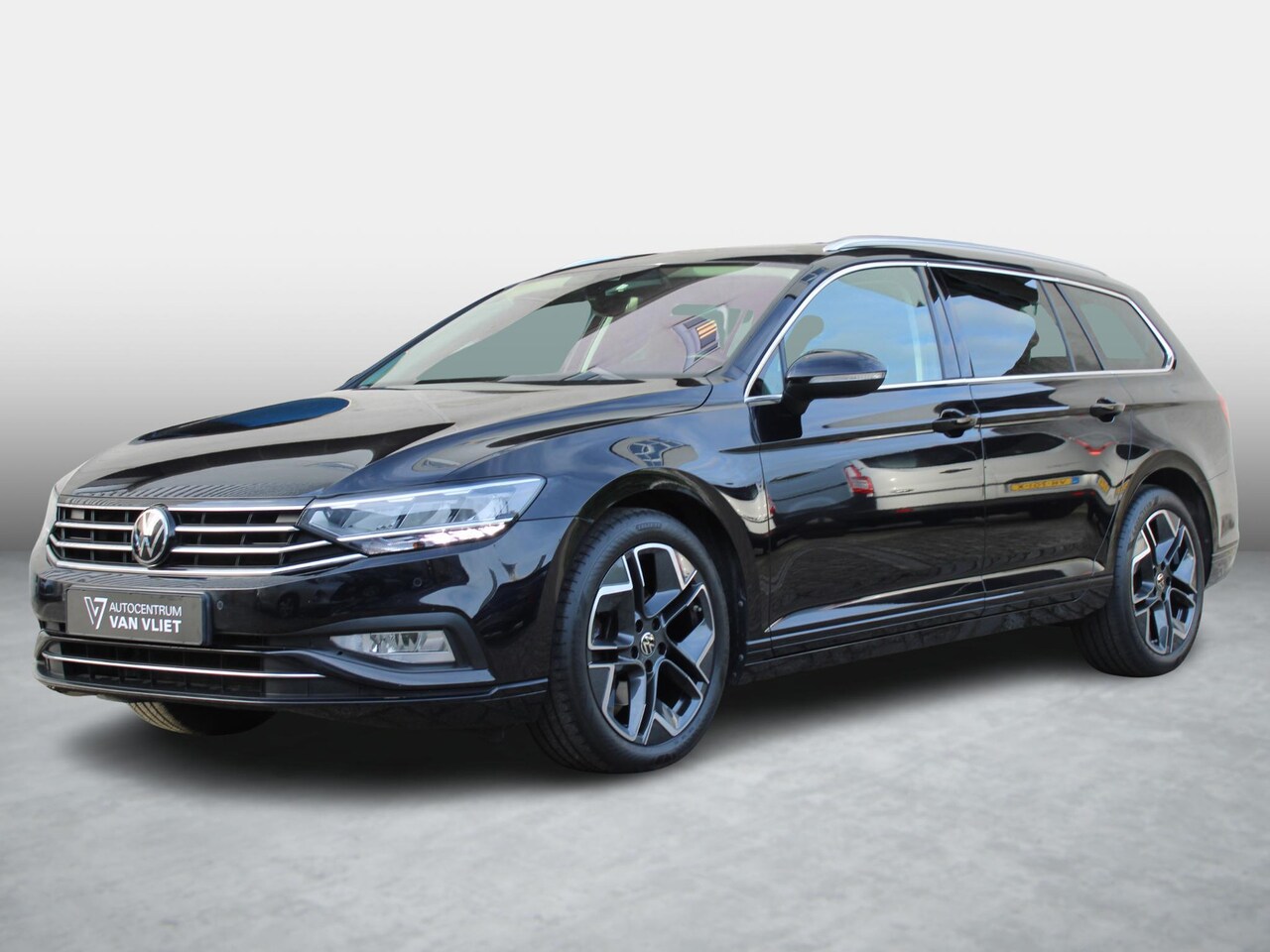 Volkswagen Passat Variant - 1.5 TSI Business | PANORAMISCH SCHUIFDAK | WINTER PAKKET | APPLE CARPLAY | TREKHAAK | - AutoWereld.nl