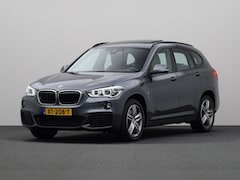 BMW X1 - sDrive20i High Executive Edition | Head-Up Display | Stoelverwarming | Panoramadak | Navig