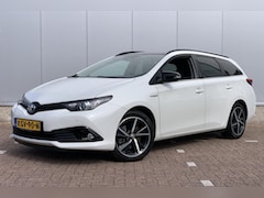 Toyota Auris - 1.8 Hybrid Executive / Bluetooth / Camera / Parkeersensoren / Navigatie /