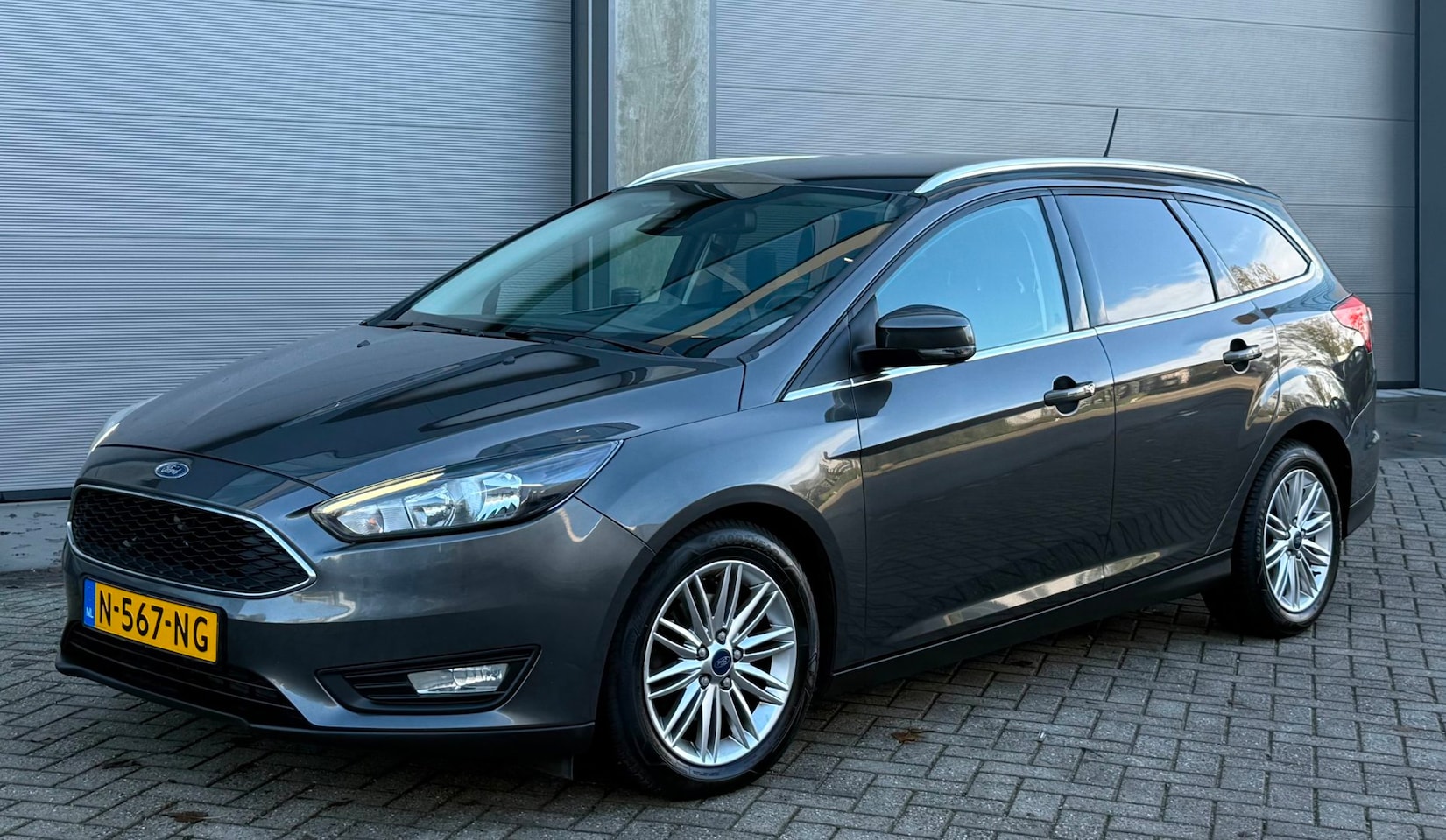 Ford Focus Wagon - 1.5 TDCI Titanium 2017 Grijs AUT|EURO 6 - AutoWereld.nl
