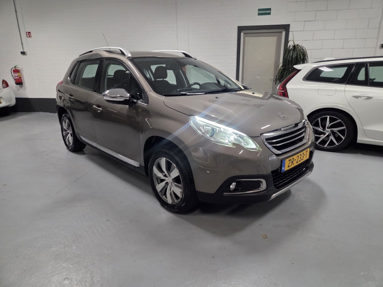 Peugeot 2008 - 1.2 VTi All. Pack Pr - AutoWereld.nl