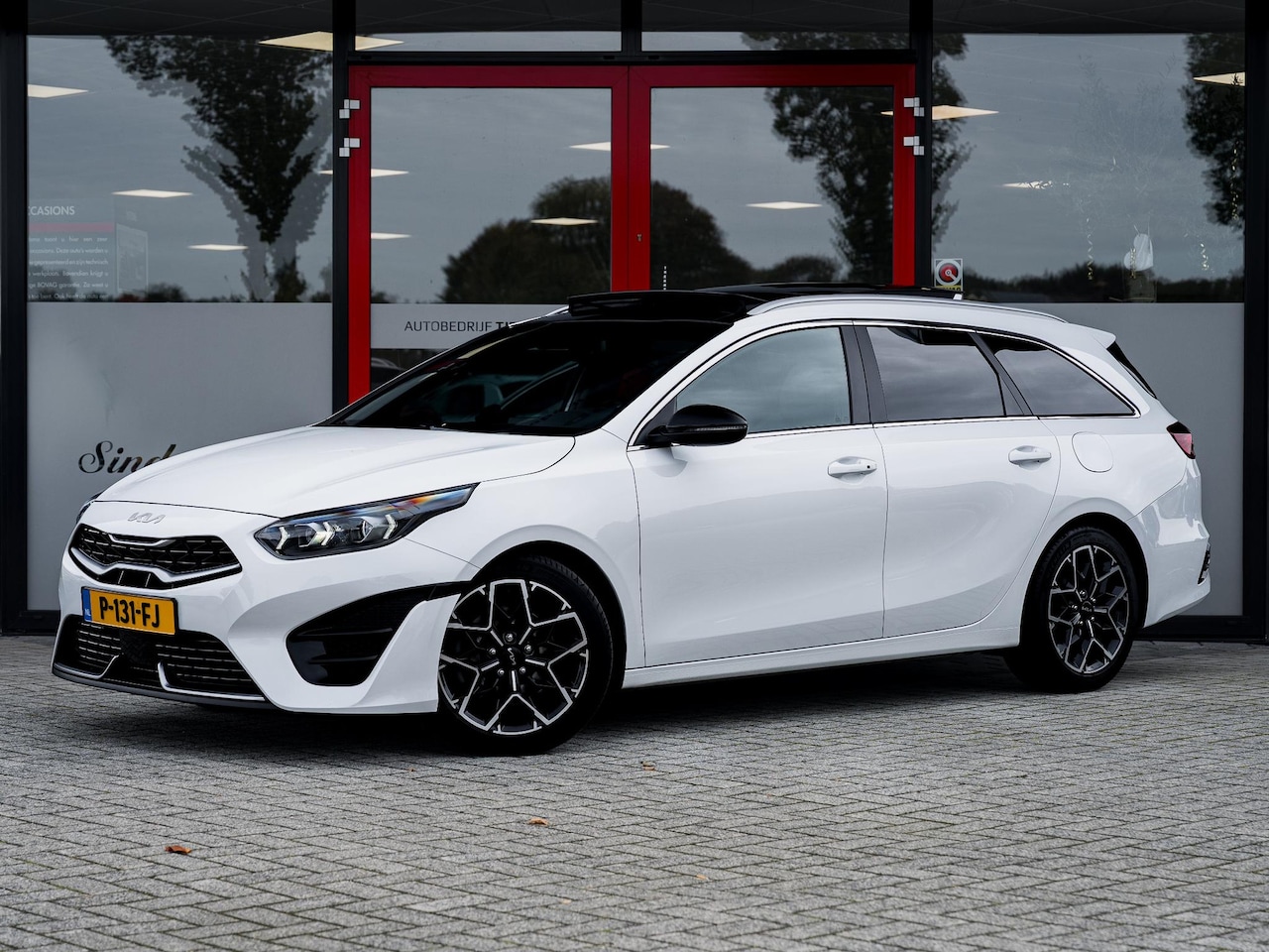 Kia Cee'd Sportswagon - Ceed 1.5 T-GDi GT-Line | Panoramadak | Schuif/Kanteldak | Camera | Navigatie | Stoelverwar - AutoWereld.nl