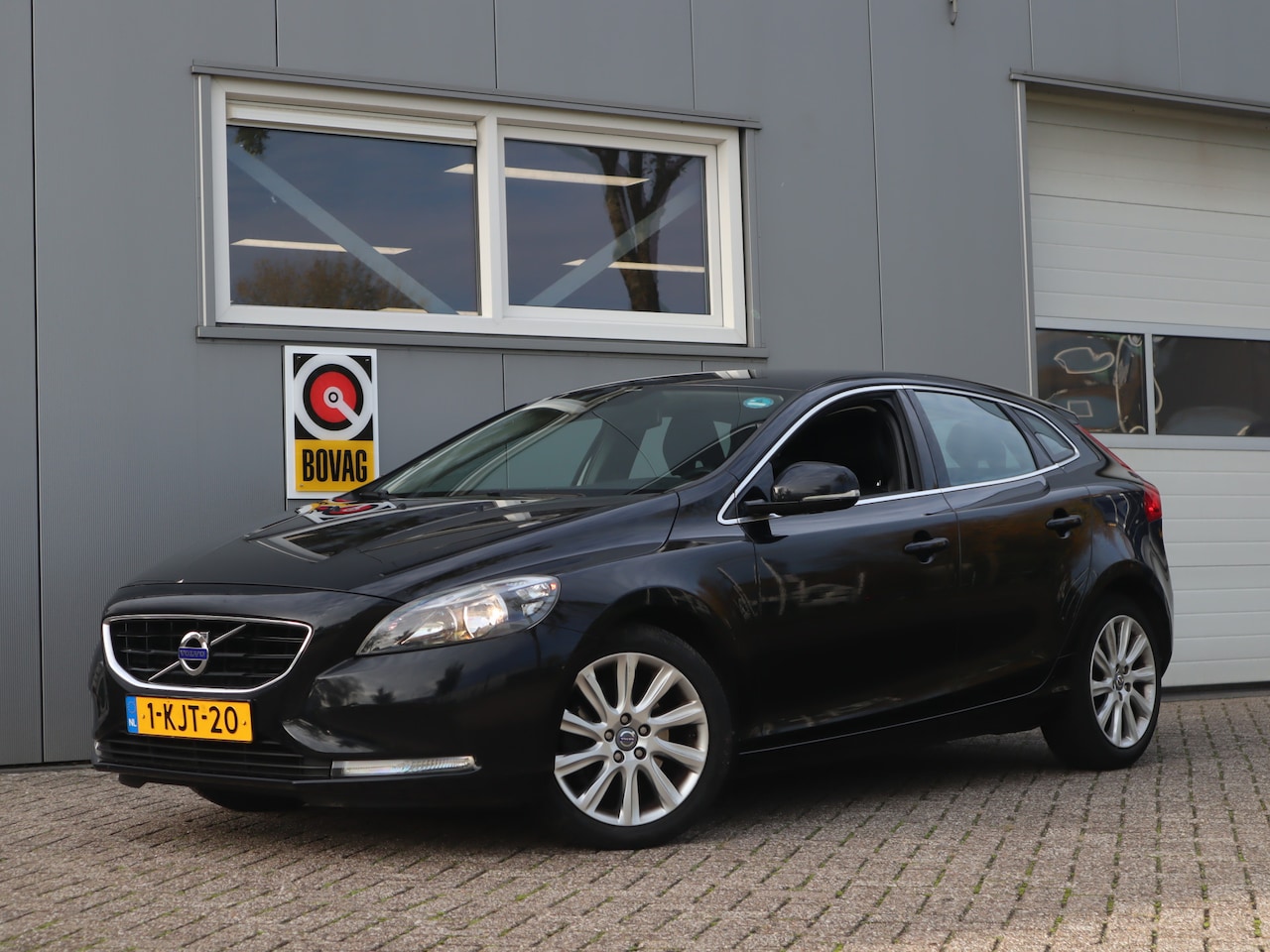 Volvo V40 - 1.6 T3 Momentum / Cruise / Airco / Camera - AutoWereld.nl