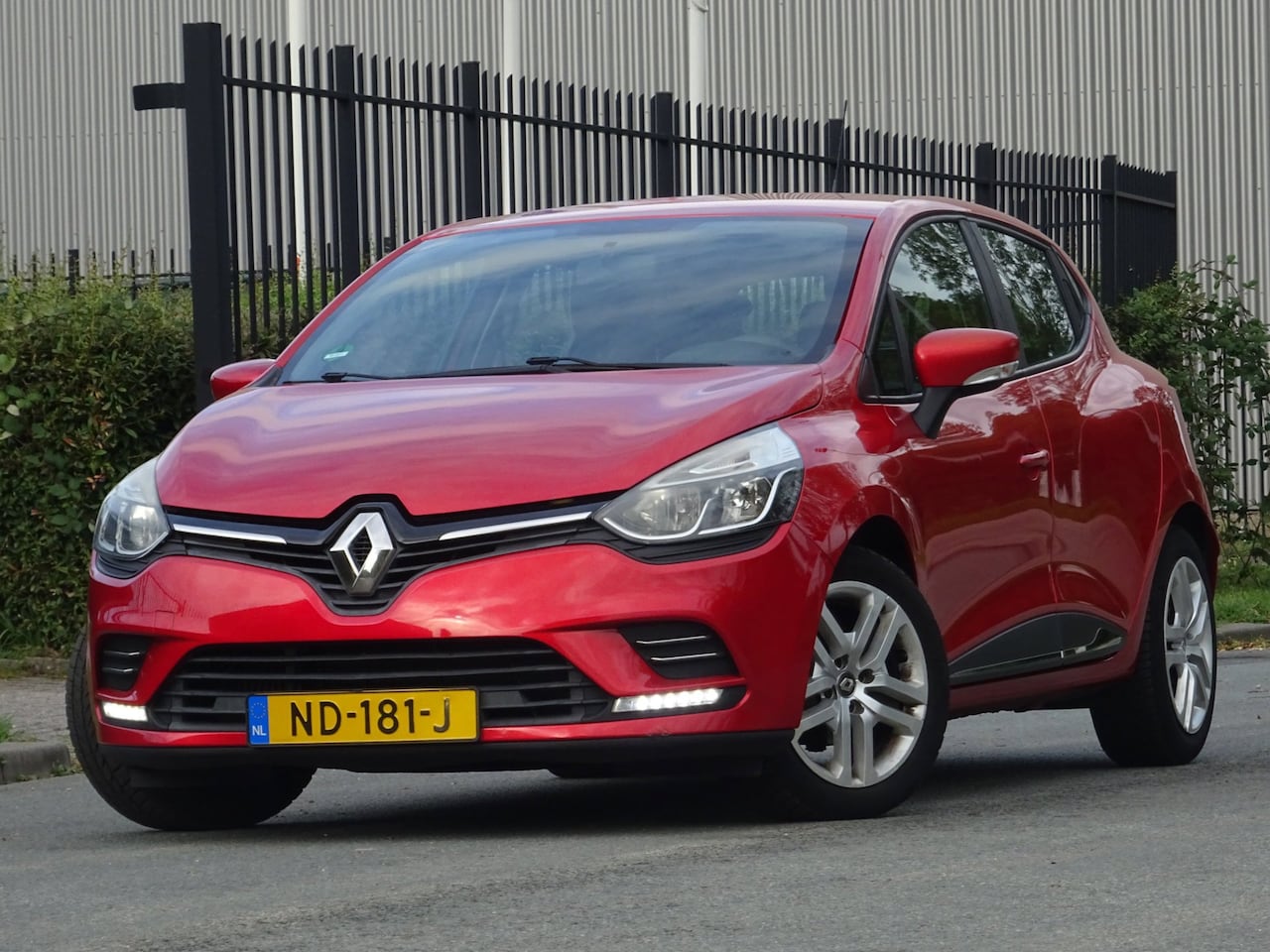 Renault Clio - 0.9 TCe Zen BJ2017 NAP/NAVI/AIRCO/CRUISE/APK - AutoWereld.nl