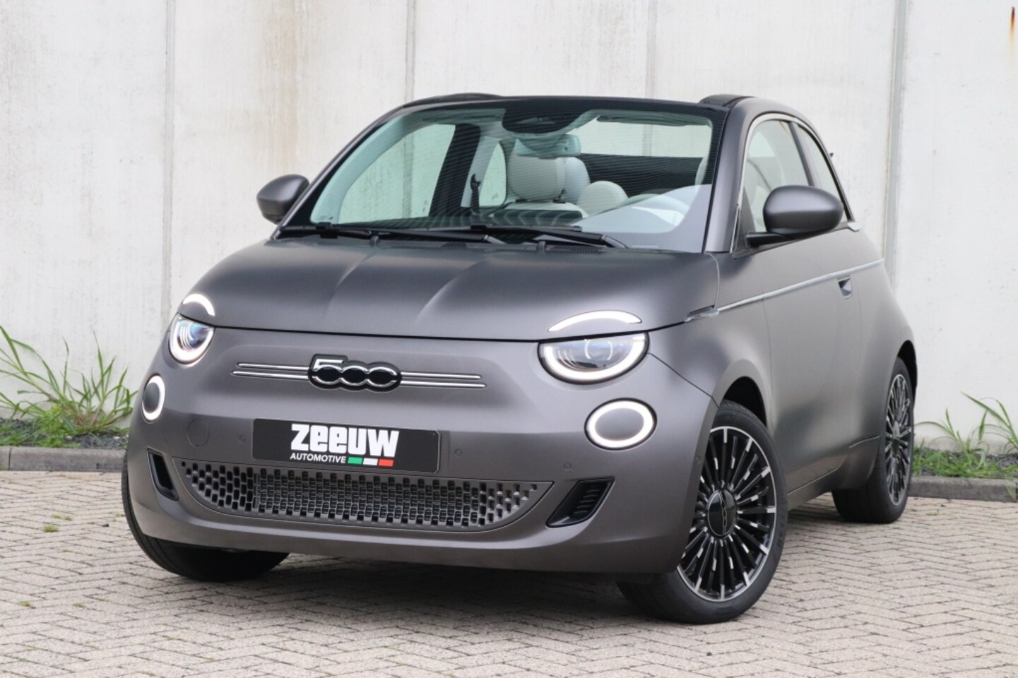 Fiat 500 C - La Prima 42 kWh | "Matt Grijs" | Technology | Winter | Camera | 17" - AutoWereld.nl
