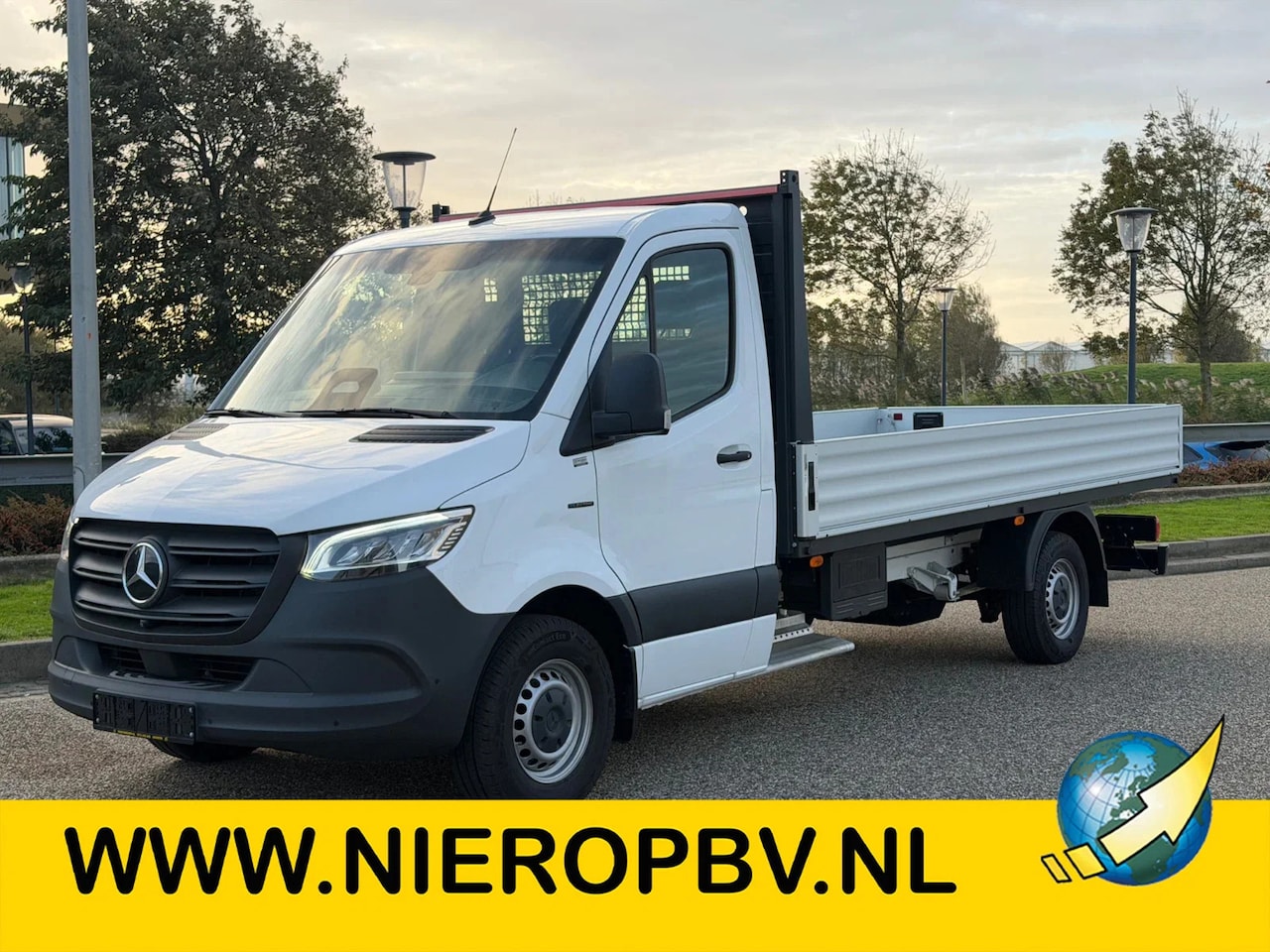 Mercedes-Benz Sprinter - e-Sprinter Openlaadbak N1 81kWh Automaat Airco Navi Trekhaak 3500KM NIEUWSTAAT - AutoWereld.nl