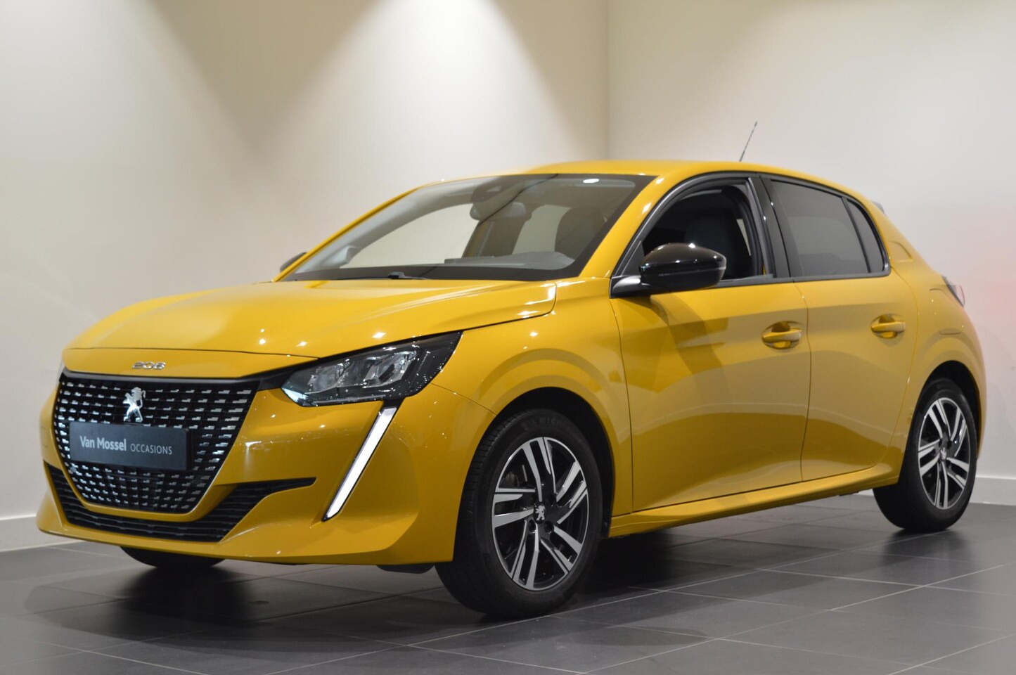 Peugeot 208 - 100PK Allure Pack | Camera | Apple Carplay/Android Auto | Parkeersensoren - AutoWereld.nl