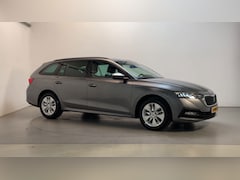 Skoda Octavia Combi - 1.0 e-TSI DSG Ambition Virtual Cockpit Parkeersensoren Navigatie DAB+ App-Connect