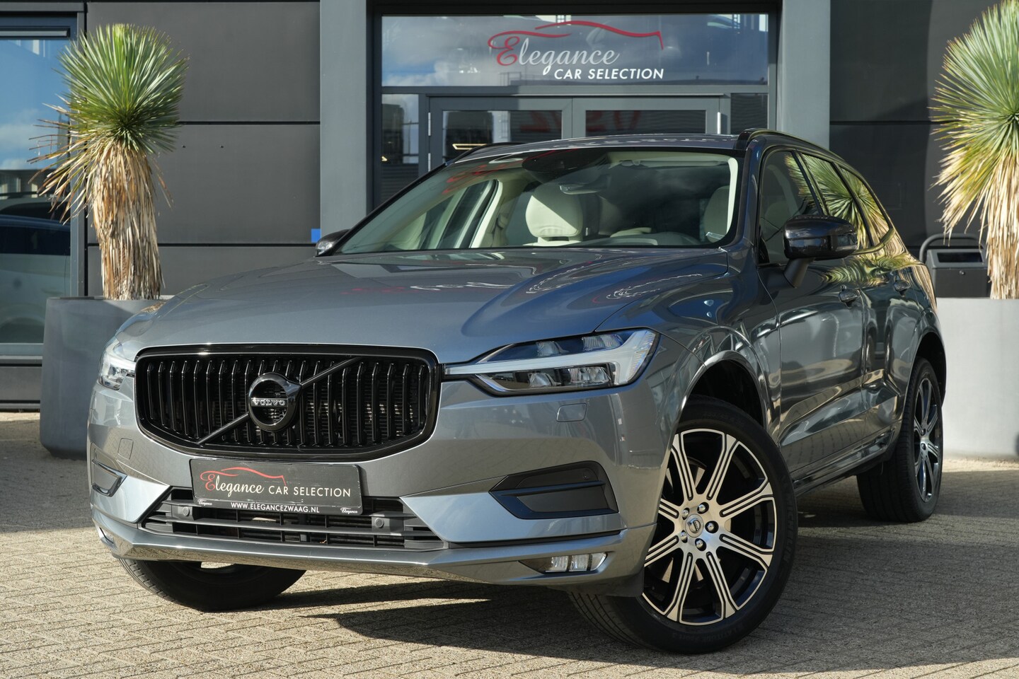 Volvo XC60 - 2.0 T6 AWD Inscription | 310 PK | Panoramadak | Lederen bekleding | Luchtvering | Trekhaak - AutoWereld.nl