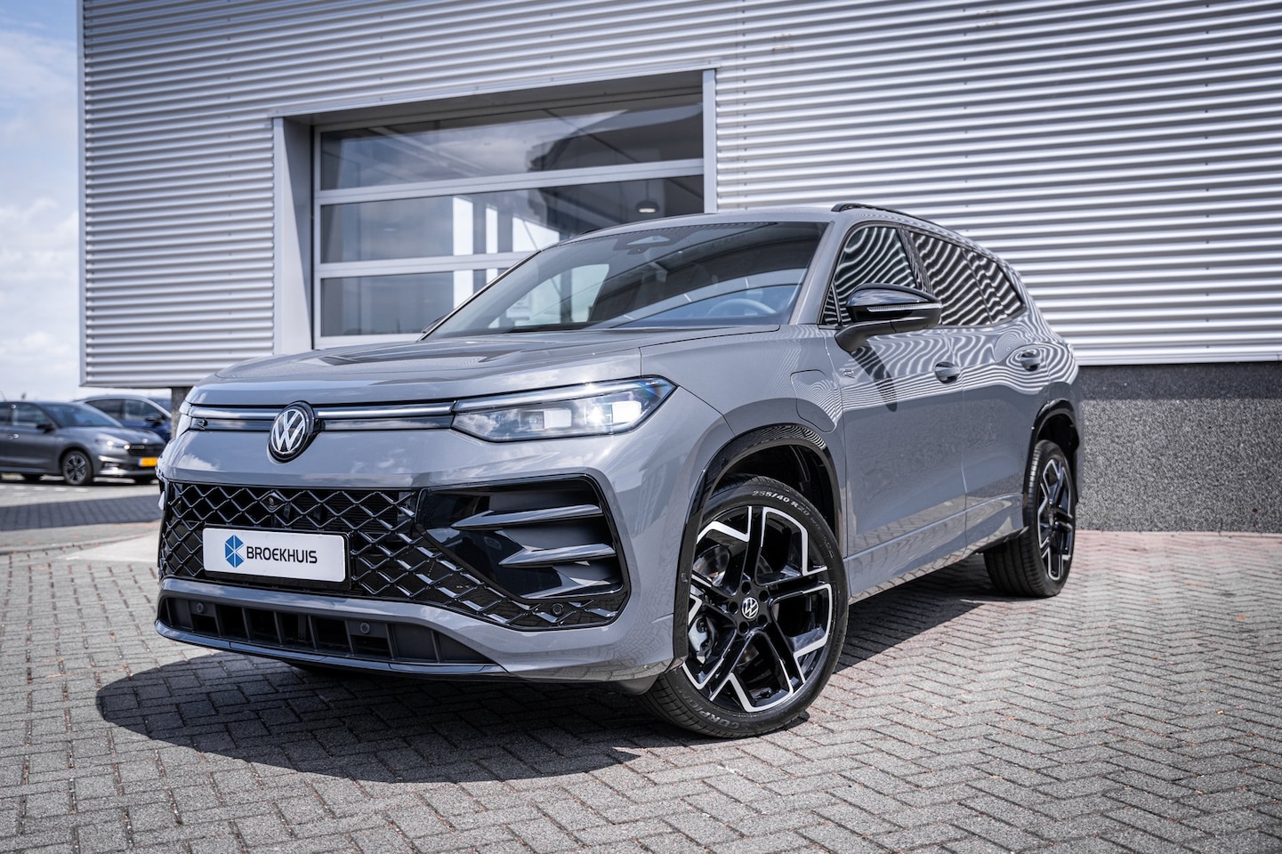 Volkswagen Tayron - R-Line Edition | 'App-Connect' draadloze smartphone integratie | Automatische afstandsrege - AutoWereld.nl