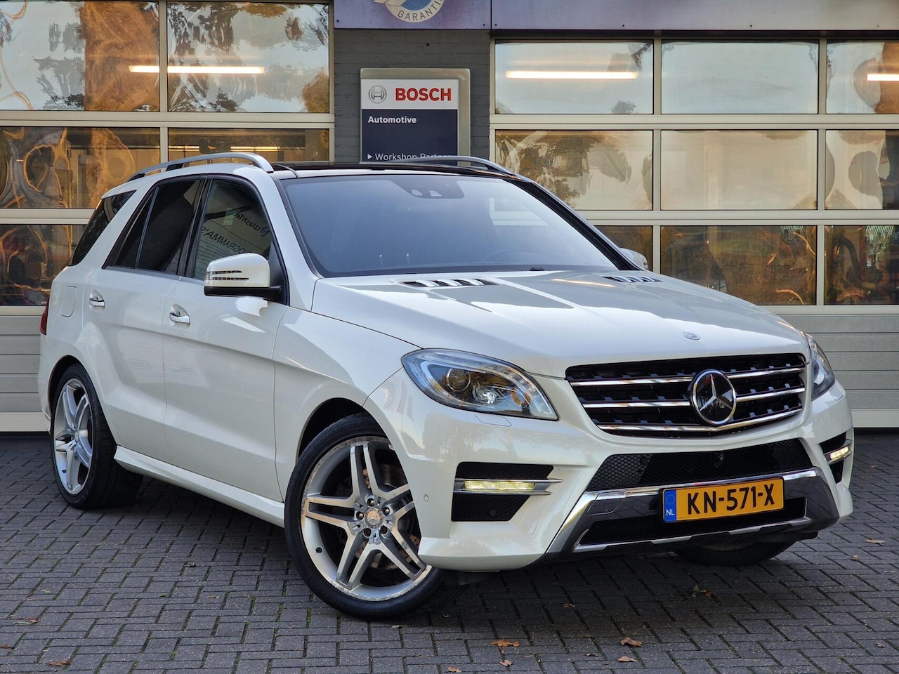 Mercedes-Benz M-klasse - ML 500 AMG 4.7-liter V8 Biturbo 409PK|Designo|360'Camera|Trekhaak|LEER|Xenon|ACC|Stoel&Stu - AutoWereld.nl