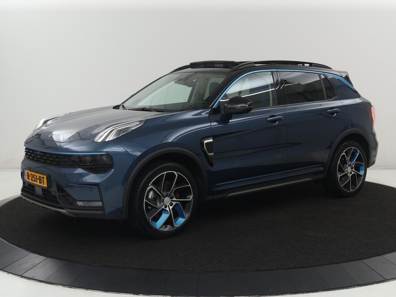 Lynk & Co 01 - 1.5 | SOH 88,3% | Panoramadak | Trekhaak | 360 Camera | Adaptive cruise | Climate control - AutoWereld.nl