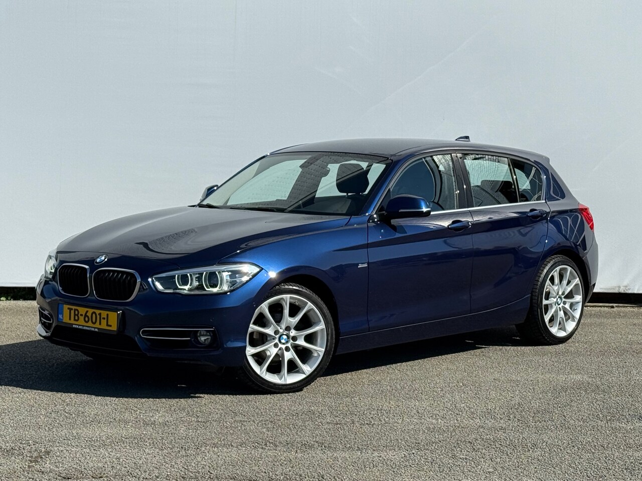 BMW 1-serie - 118d High Executive Sport | Leer | Xenon | Stoelverwarming | Clima | Cruise | Navi | Trekh - AutoWereld.nl