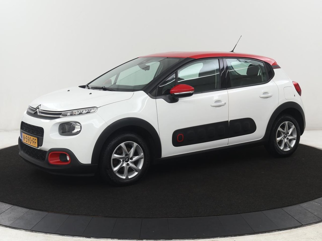 Citroën C3 - 1.2 PureTech ELLE | Cruise control | Lane assist | Stoelverwarming | Park assist | Carplay - AutoWereld.nl