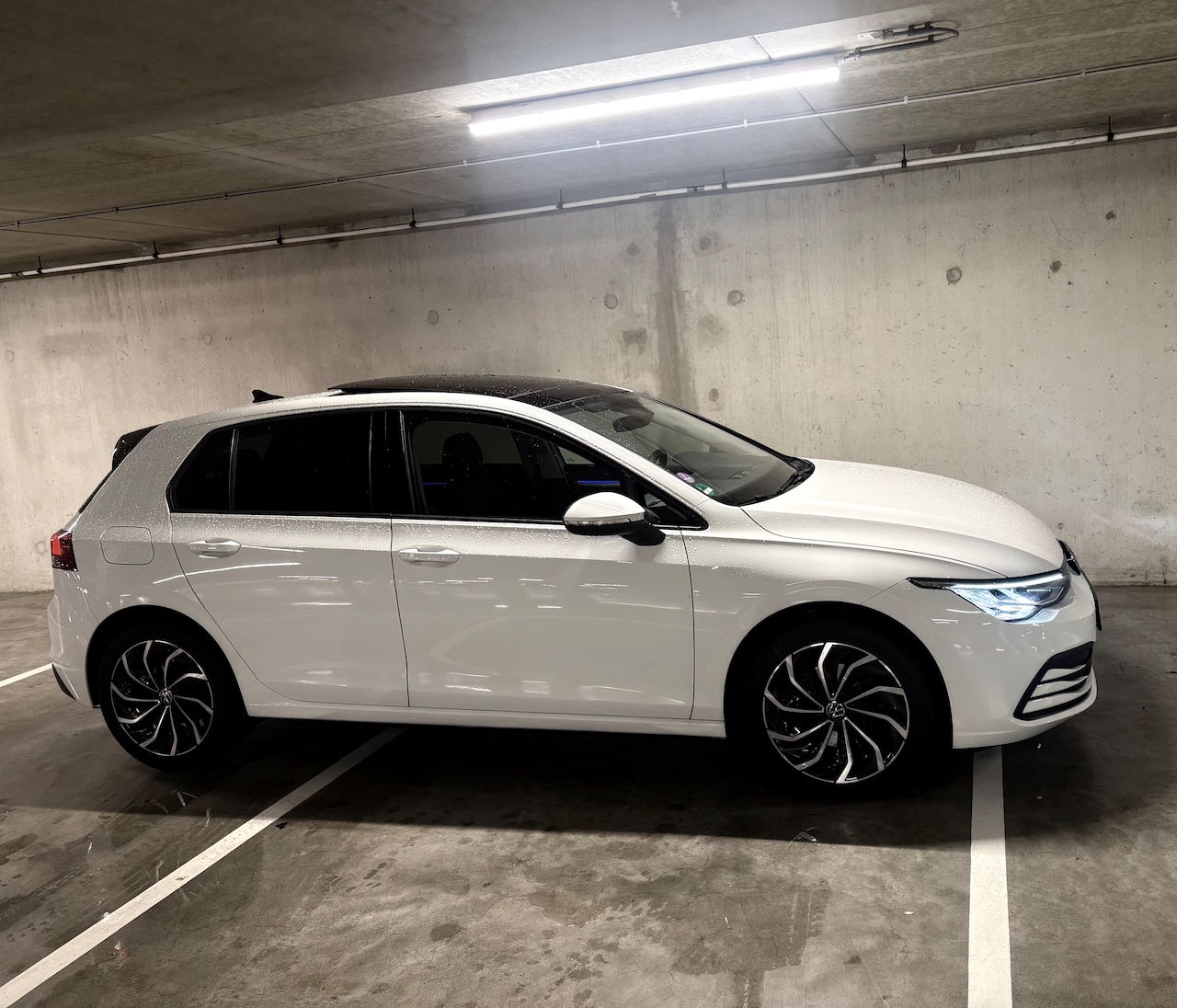 Volkswagen Golf - 1.5 eTSI Style | Pano | Camera | Winterpakket - AutoWereld.nl