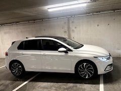 Volkswagen Golf - 1.5 eTSI Style | Pano | Camera | Winterpakket