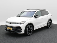 Volkswagen Tiguan - 1.5 eHybrid 272 Pk Automaat R-Line Edition | Black Style | Panoramadak | Stoelverwarming |
