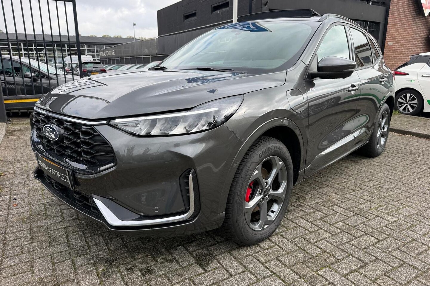 Ford Kuga - 2.5 PHEV ST-Line X | Panoramadak | Trekhaak elektrisch wegklapbaar | Winter Pack | All sea - AutoWereld.nl