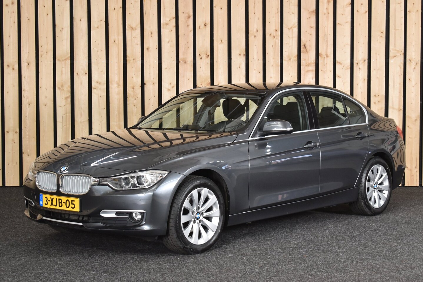 BMW 3-serie - 316i High Executive 139dkm Leer Trekhaak 2e eig. Automaat PDC V+A Nwe APK - AutoWereld.nl