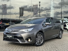 Toyota Avensis Touring Sports - 1.8 VVT-i Premium | Automaat | Trekhaak | Stoelverwarming