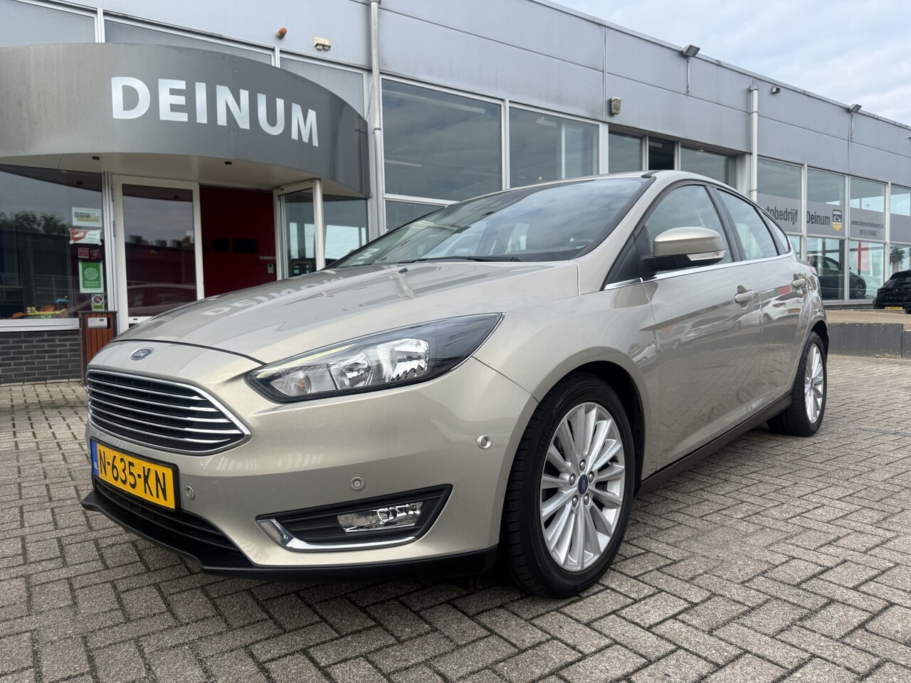 Ford Focus - 1.0 EcoBoost Titanium Business Nieuwstaat..!! Leder comf.intr, Navigatie, Camera, Climate - AutoWereld.nl