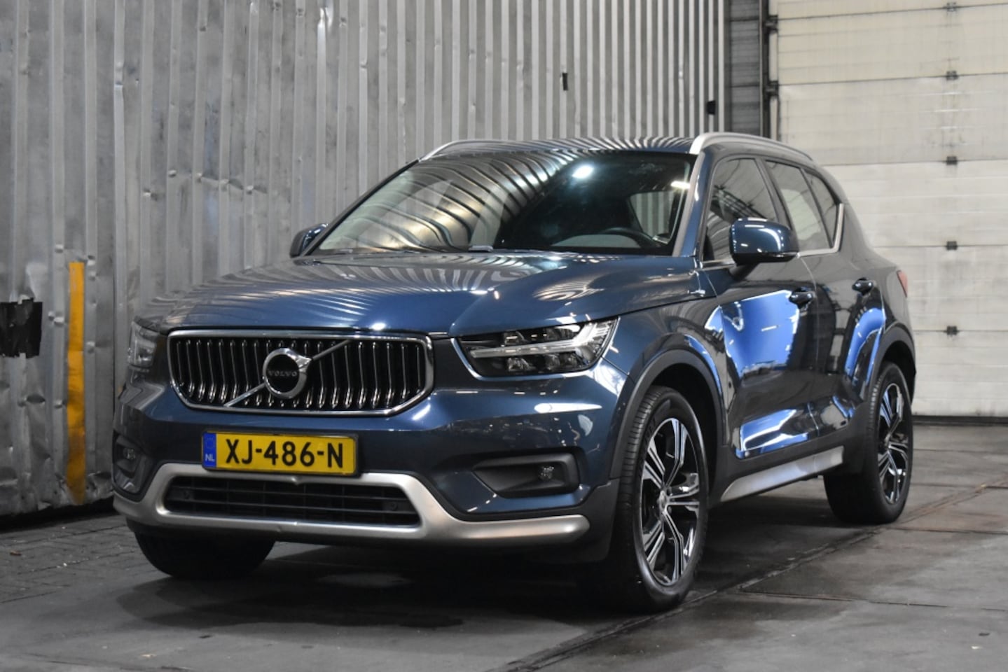 Volvo XC40 - T4 190PK Inscription | Trekhaak | Leder | Shcuifdak | Harman Kardon | - AutoWereld.nl