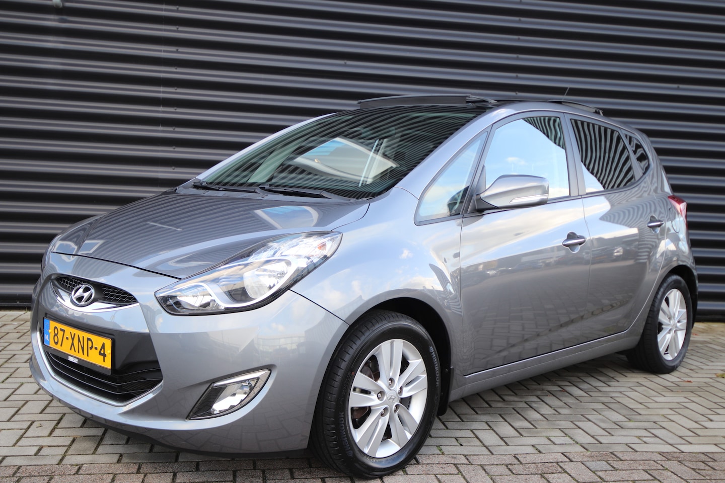 Hyundai ix20 - 1.6i i-Catcher 1e eign, volledig onderhouden, Pano, Navi, Leder - AutoWereld.nl
