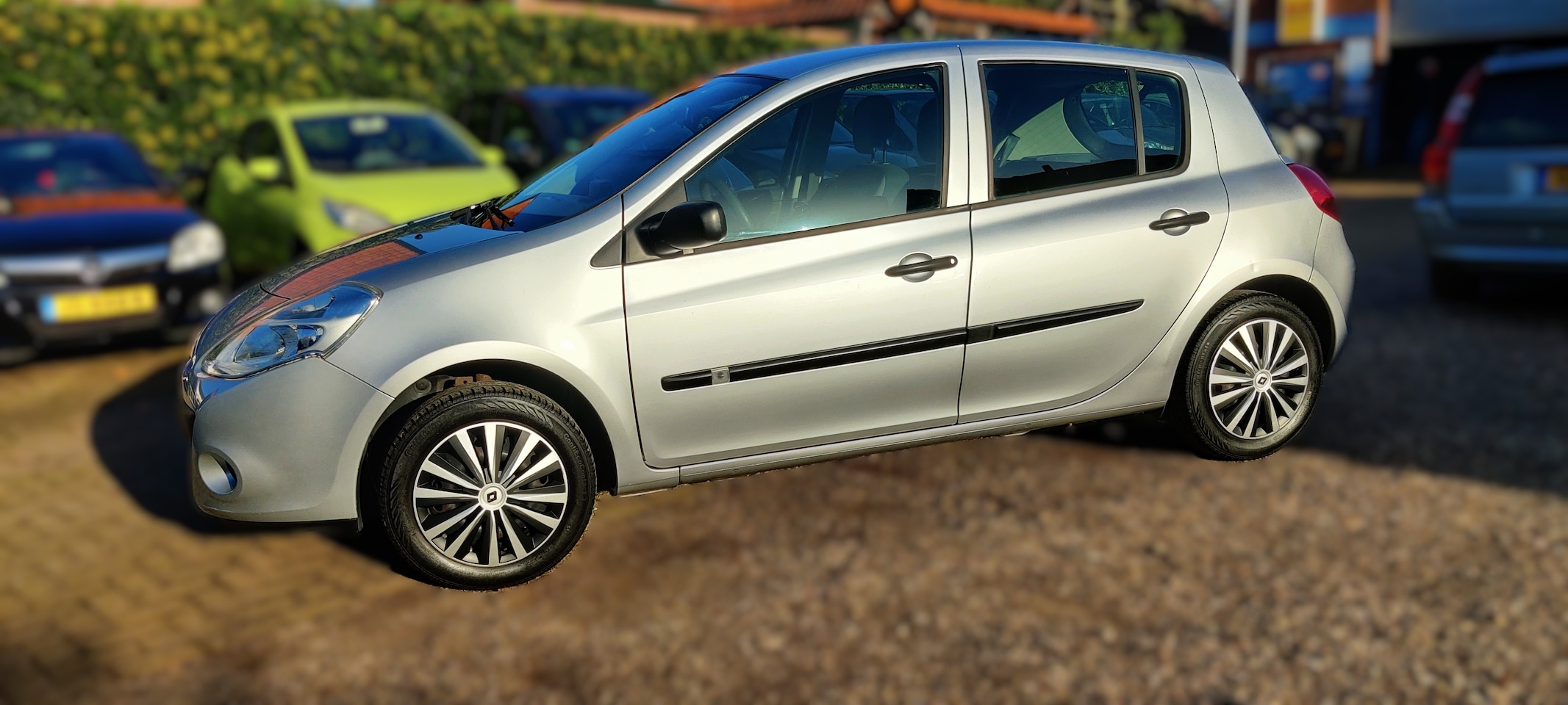 Renault Clio - 1.2 Special Line Navigatie origineel Renault, airco. - AutoWereld.nl